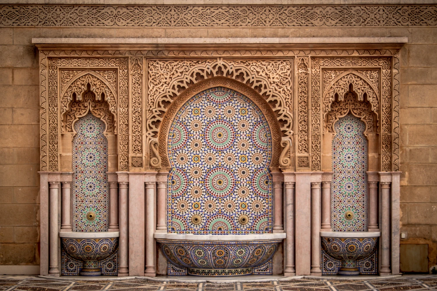 Splendid craft on a fountain in Nador. Morrocan architecture